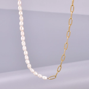 Minimalist necklace set with freshwater pearls and 18K gold plated stainless steel chain