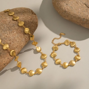 Set collana e bracciale in acciaio inossidabile dorato con maglie a conchiglia