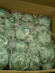 Grote verpakking groene mesh douchesponzen in plastic zakken voor groothandelsverkoop