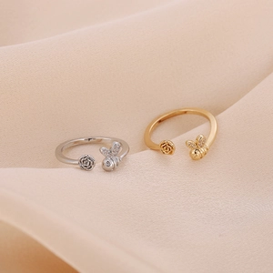 Anelli aperti minimalisti con ape e rosa in argento e oro con accenti di zirconi