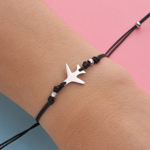 Verstelbare zwarte geweven armband met een roestvrijstalen vliegtuig hanger