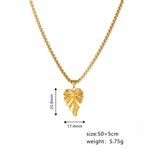Detail showing leaf pendant dimensions of 25.8mm by 17.4mm with adjustable gold chain