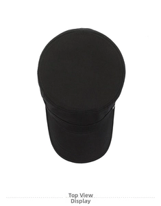 Vue de dessus d'une casquette militaire noire classique en sergé de coton résistant