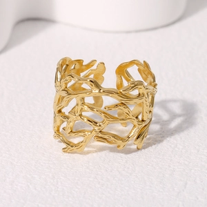 Minimalistischer unregelmäßiger hohler breiter Astring in poliertem Gold für Damen