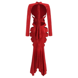 Détails de robe rouge à paillettes avec dos nu évidé et coupe sirène élégante