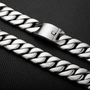 Polished silver stainless steel 31mm thick Cuban link chain necklace for men with box clasp