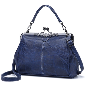 Sac à main vintage bleu foncé avec cadre métallique et motif en relief
