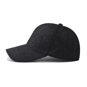 Berretto da baseball nero strutturato con finitura spazzolata calda e design minimalista