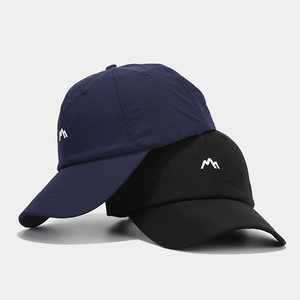 Casquettes de baseball bleu marine et noires avec broderie montagne pour la randonnée