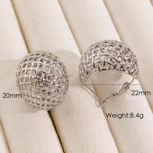 Detailed macro view of silver hollow mesh hoop earrings with 20mm diameter dimensions