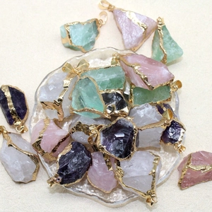 Pendentifs en pierre naturelle irrégulière avec bordure dorée pour colliers DIY variés