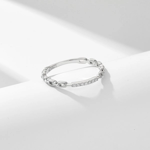 Exquisite 925 sterling silver chain ring with clear pavé diamonds in minimalist style