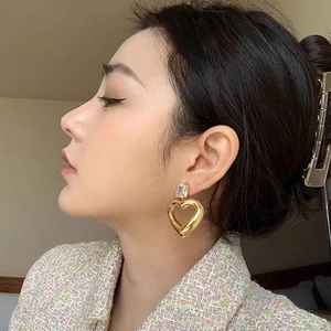 Boucles d'Oreilles Clous de Luxe en Acier Inoxydable en Forme de Cœur avec Strass Brillants Électroplaqués Géométriques Bijoux pour Femmes