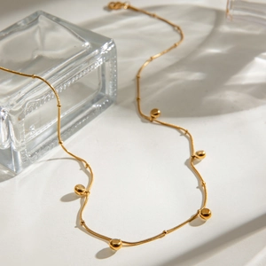 Elegante 18k vergoldete Schlangenkette mit runden Perlen und minimalistischem Design