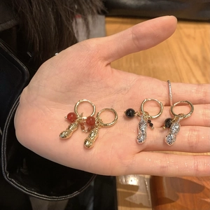 Boucles d'oreilles créoles avec pendentif cacahuète et perles de cristal style rétro