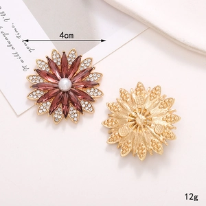 Bijou de chaussure fleur en cristal avec gemmes mauves et perle, design luxe de 4cm