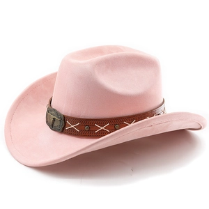 Vue détaillée d'un chapeau de cow-boy rose avec ceinture en cuir et boucle tête de taureau