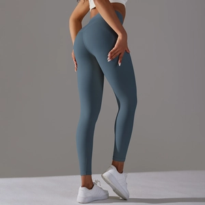 Détail du legging de yoga sans couture à taille haute bleu brume avec effet galbant