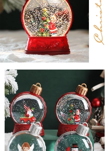 Vue détaillée d'une boule à neige de Noël avec figurine de Père Noël et paillettes