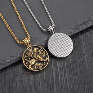 Griechische Mythologie Greif-Halsketten in Gold und Silber mit runden Relief-Anhängern