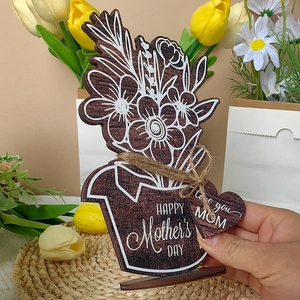 Wooden Mother's Day floral plaque with Love You Mom heart tag for home decoration