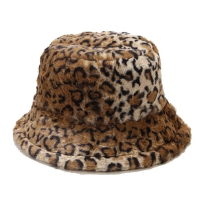 Plush leopard print bucket hat for women, fashionable winter faux fur sun protection cap