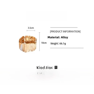 Detailed size specifications for the gold metal cuff bracelet with marble-effect resin inlays