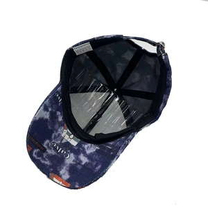Gorra de béisbol con grafiti azul oscuro hecha de 100% poliéster con forro interno