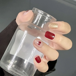 Press On Nails Heart Pattern Deep Red Gold Glitter Short Round Shape False Nails Glossy Manicure For Women