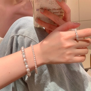 Ensemble élégant bracelet et bague en perles avec accents de diamants pour femme luxe