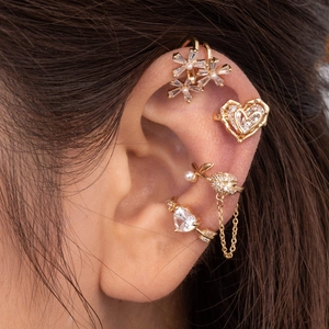 Golden ear cuff set with micro-inlaid zircons, pearls and flower designs for non-pierced ears