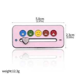 Detail showing social battery pin size 5.0x2.3cm and 12.3g weight with heart slider