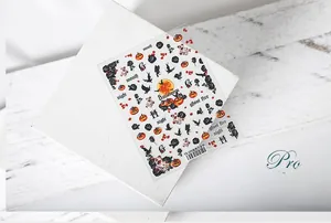 Gros plan sur stickers ongles 5D Halloween TS-195 avec motifs citrouilles et chauves-souris