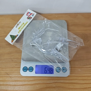 Detailed weight measurement of 64.8g for the acrylic Christmas reindeer ornament