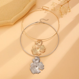 Retro metal flower choker necklaces in gold and silver finish for women's jewelry