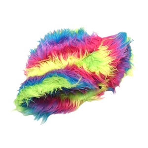 Chapeau bob en peluche tie-dye arc-en-ciel pour l'hiver avec fausse fourrure colorée