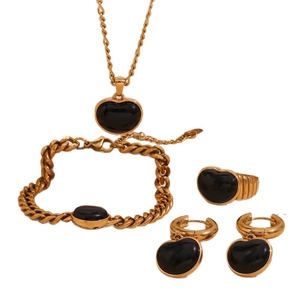 Edelstahl Schmuckset mit 18K Vergoldung und schwarzen Onyx-Herzanhängern