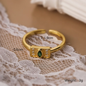 18K gold plated vintage ring with green zircon stone on lace fabric, weight 3g