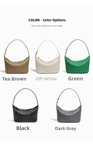 Dettaglio della trama in pelle intrecciata su borse hobo in vari colori di tendenza