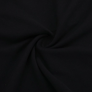 Dettaglio macro del tessuto a maglia nera con drappeggio morbido e texture elastica