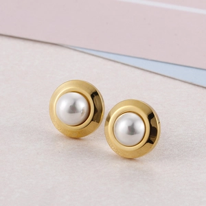 Elegant 18k gold plated stainless steel stud earrings with round white pearls