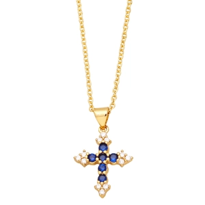 Goldene Kreuzkette für Damen mit blauen Zirkonia und weißen Akzenten auf weißem Grund