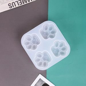 Detailed macro view of 4-cavity cat paw silicone mold with heart-shaped patterns