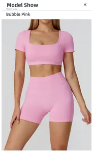Nahtloses Yoga-Set in Bubble Pink mit eckigem Ausschnitt-Top und High-Waist-Sportshorts