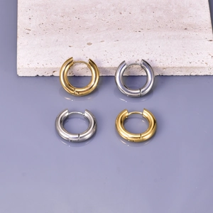 Polierte Creolen aus Edelstahl in Gold und Silber mit sicherem Klappverschluss