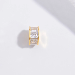 Vergoldete S925 Silberperle mit quadratischem Zirkonia und Hochglanzoberfläche