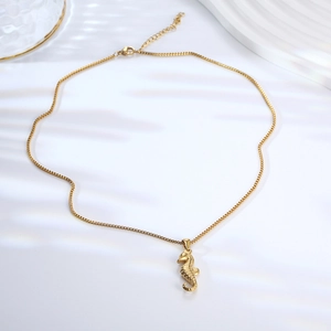 Elegante Halskette mit Seepferdchen-Anhänger aus Titanstahl mit goldener Box-Kette