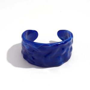 Retro geometric blue acrylic open bangle bracelet with stylish wavy textured finish
