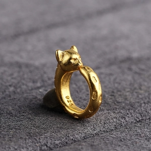 S925 sterling silver leopard open ring with matte gold finish in a macro front view