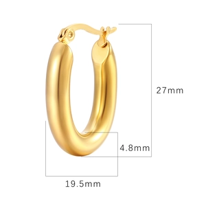 Boucles d'oreilles créoles dorées en acier avec dimensions de 27mm de haut et 19,5mm